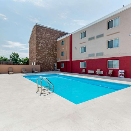 Coratel Plus Suites Wichita West Airport 외부 사진