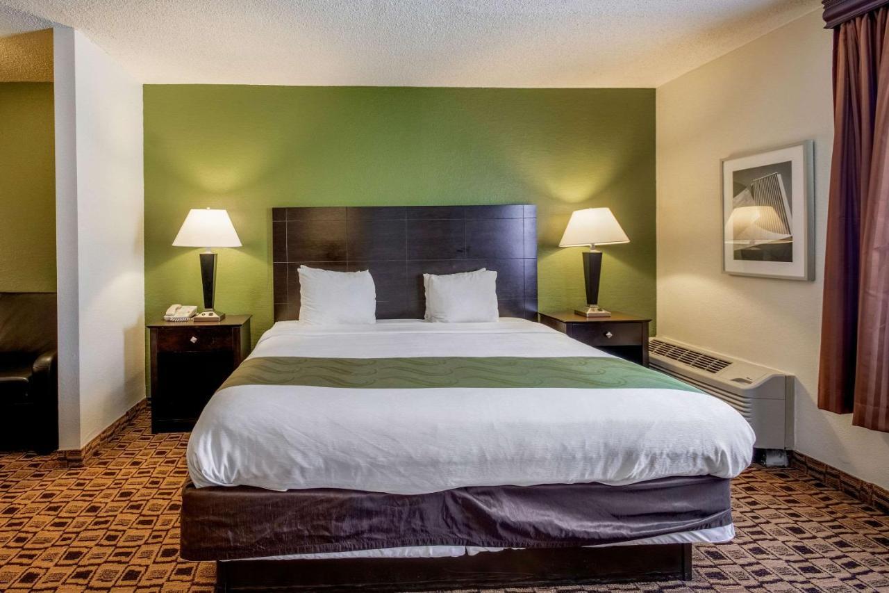 Coratel Plus Suites Wichita West Airport 외부 사진
