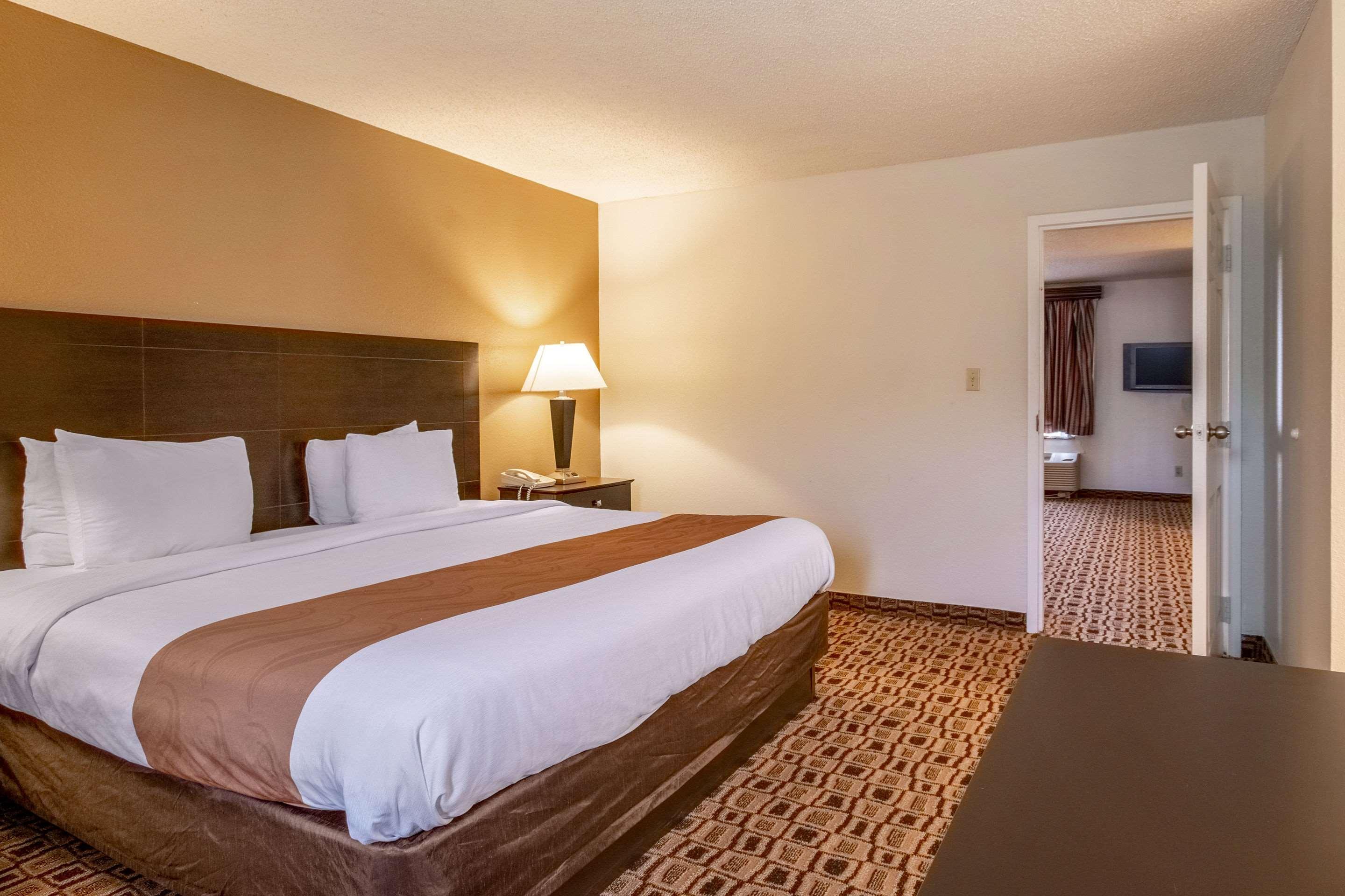 Coratel Plus Suites Wichita West Airport 외부 사진