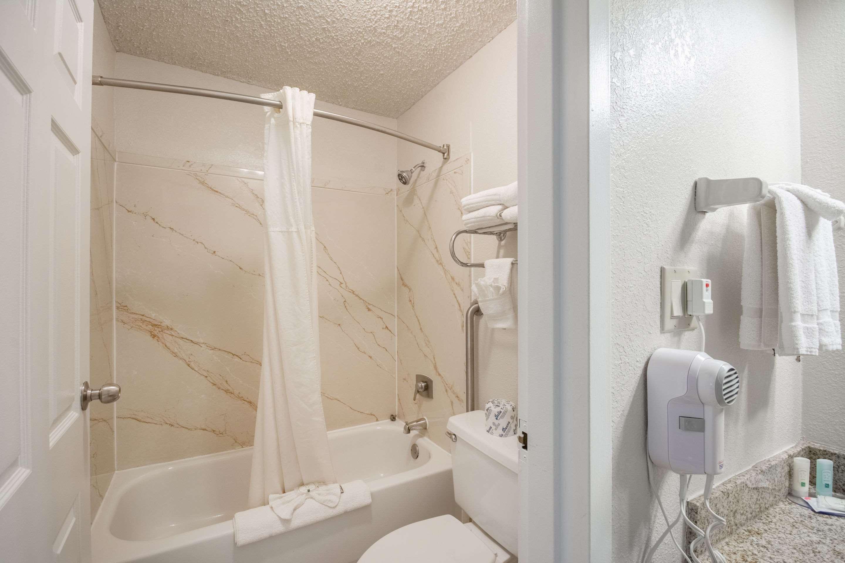 Coratel Plus Suites Wichita West Airport 외부 사진