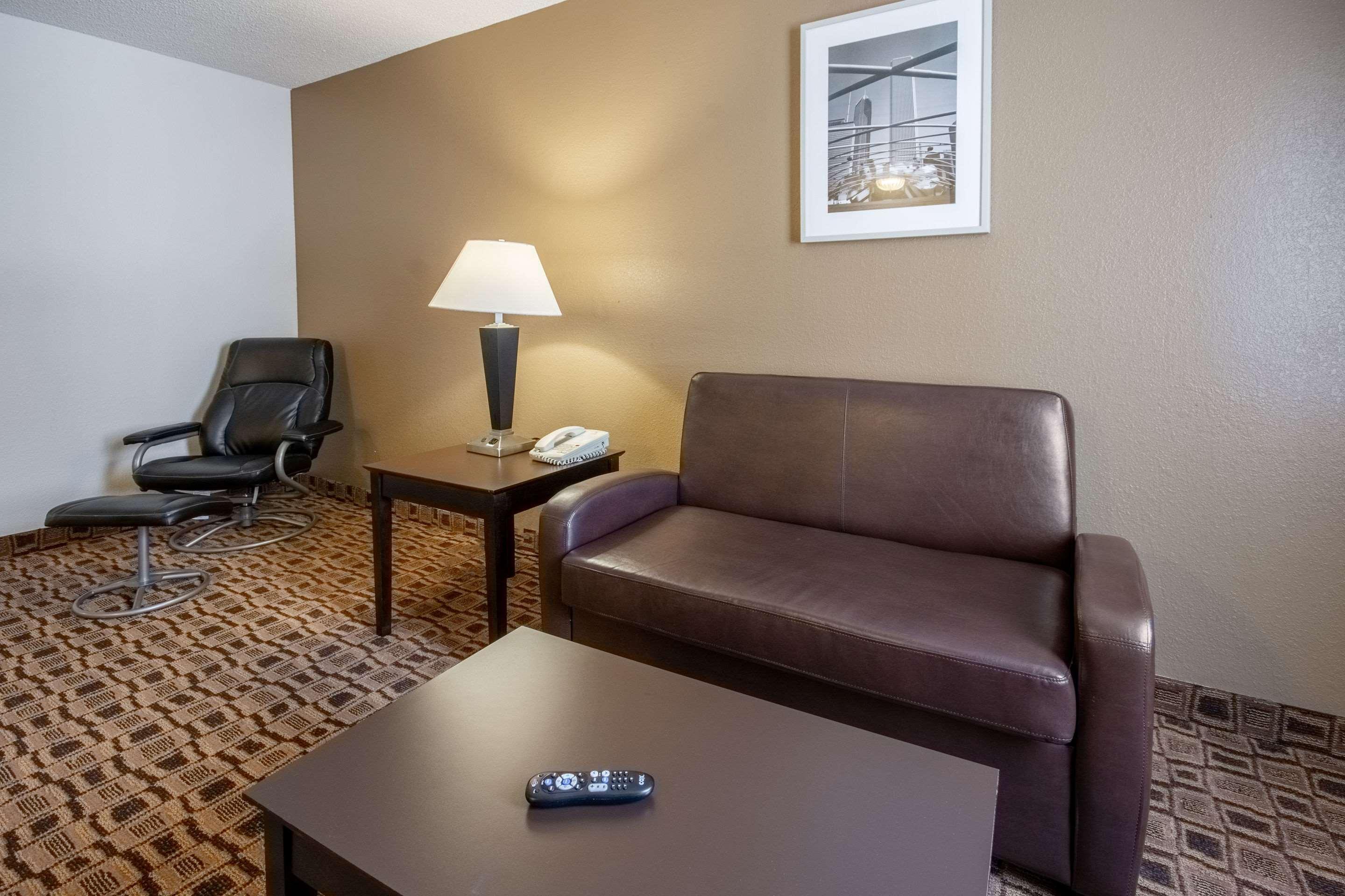 Coratel Plus Suites Wichita West Airport 외부 사진