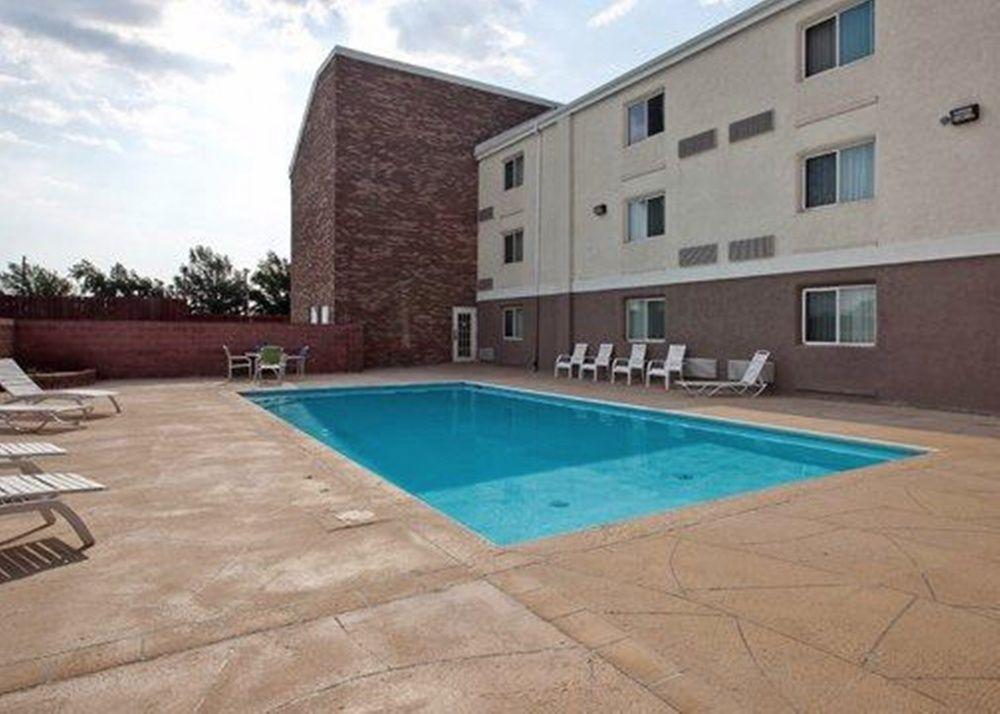 Coratel Plus Suites Wichita West Airport 외부 사진