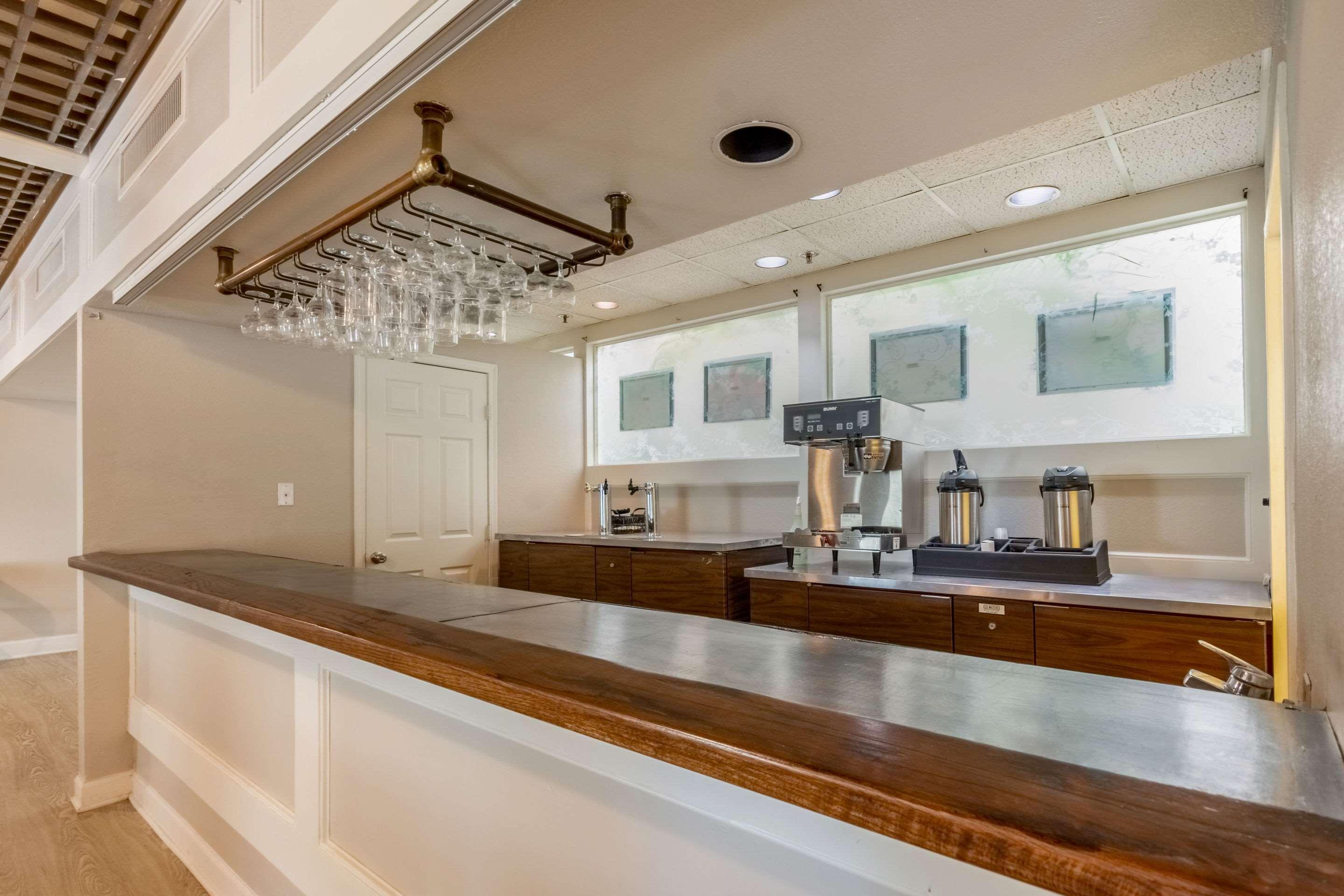 Coratel Plus Suites Wichita West Airport 외부 사진