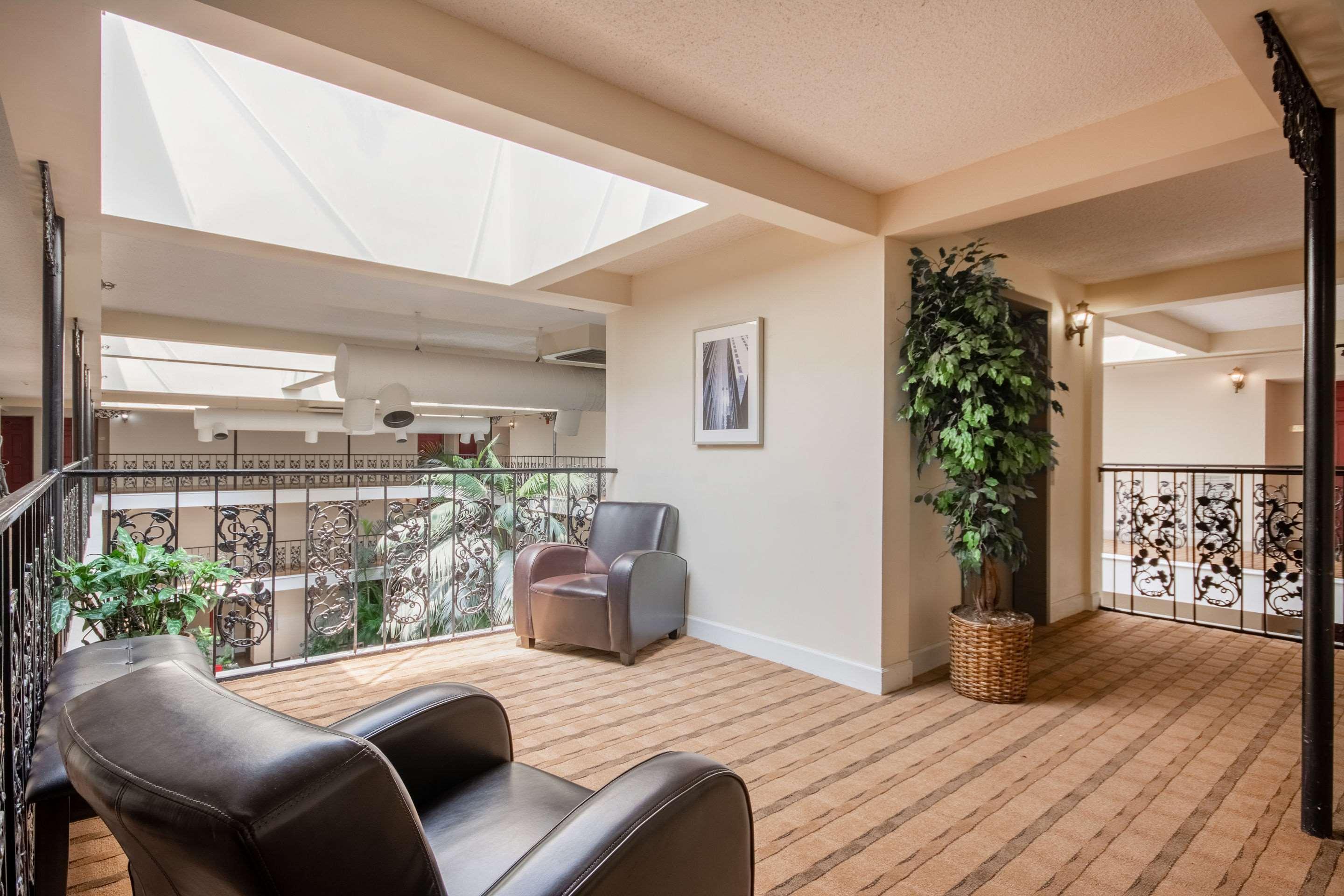 Coratel Plus Suites Wichita West Airport 외부 사진