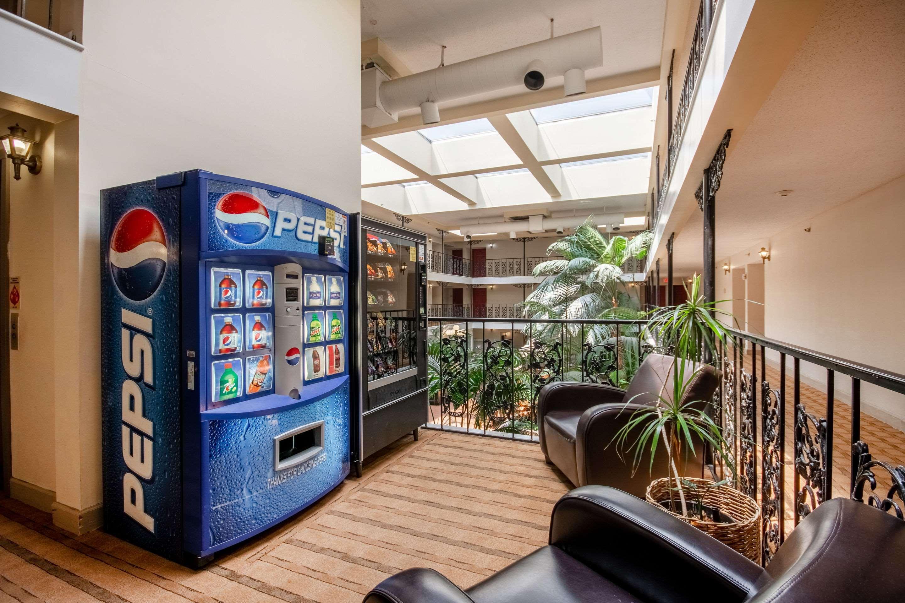 Coratel Plus Suites Wichita West Airport 외부 사진