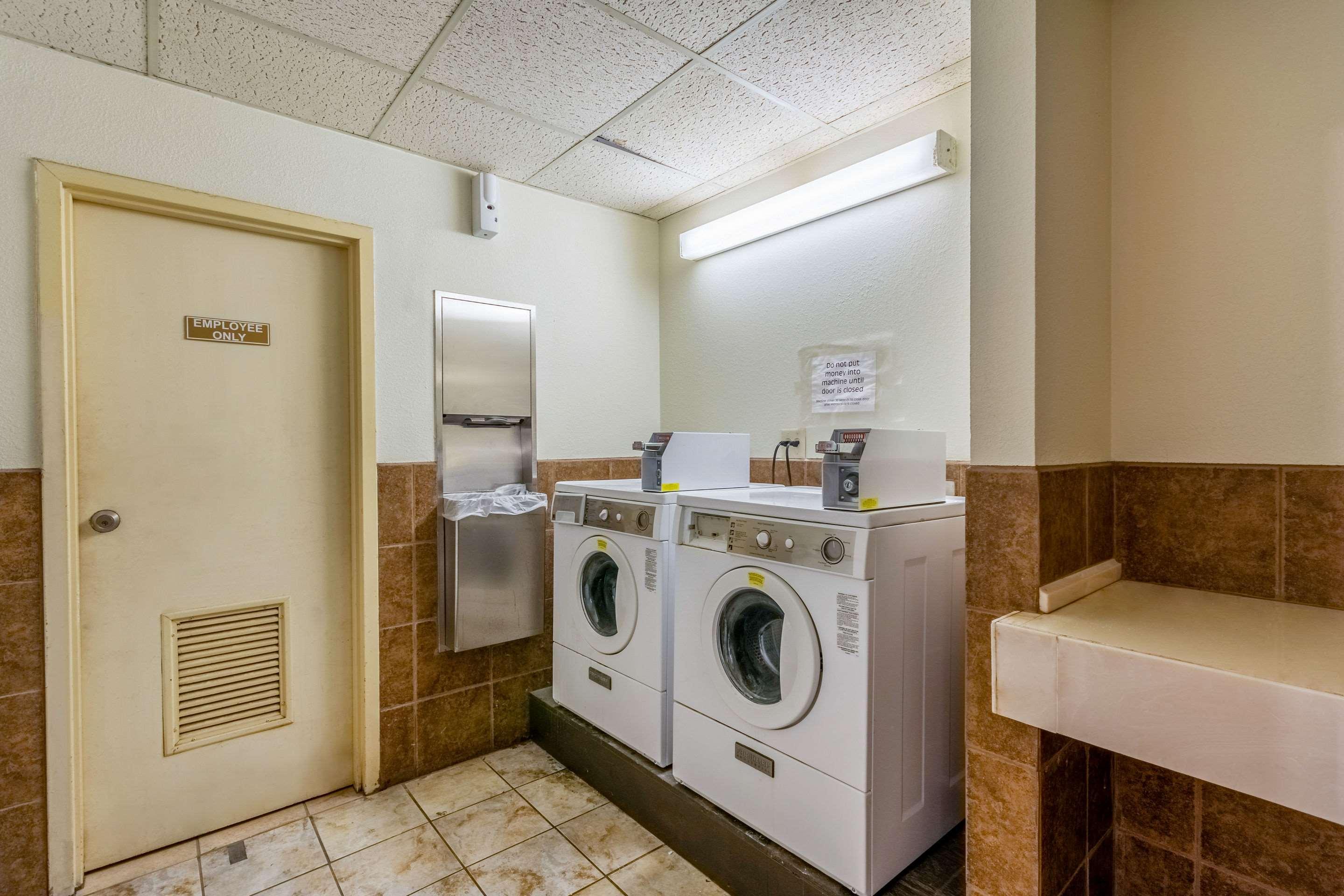 Coratel Plus Suites Wichita West Airport 외부 사진