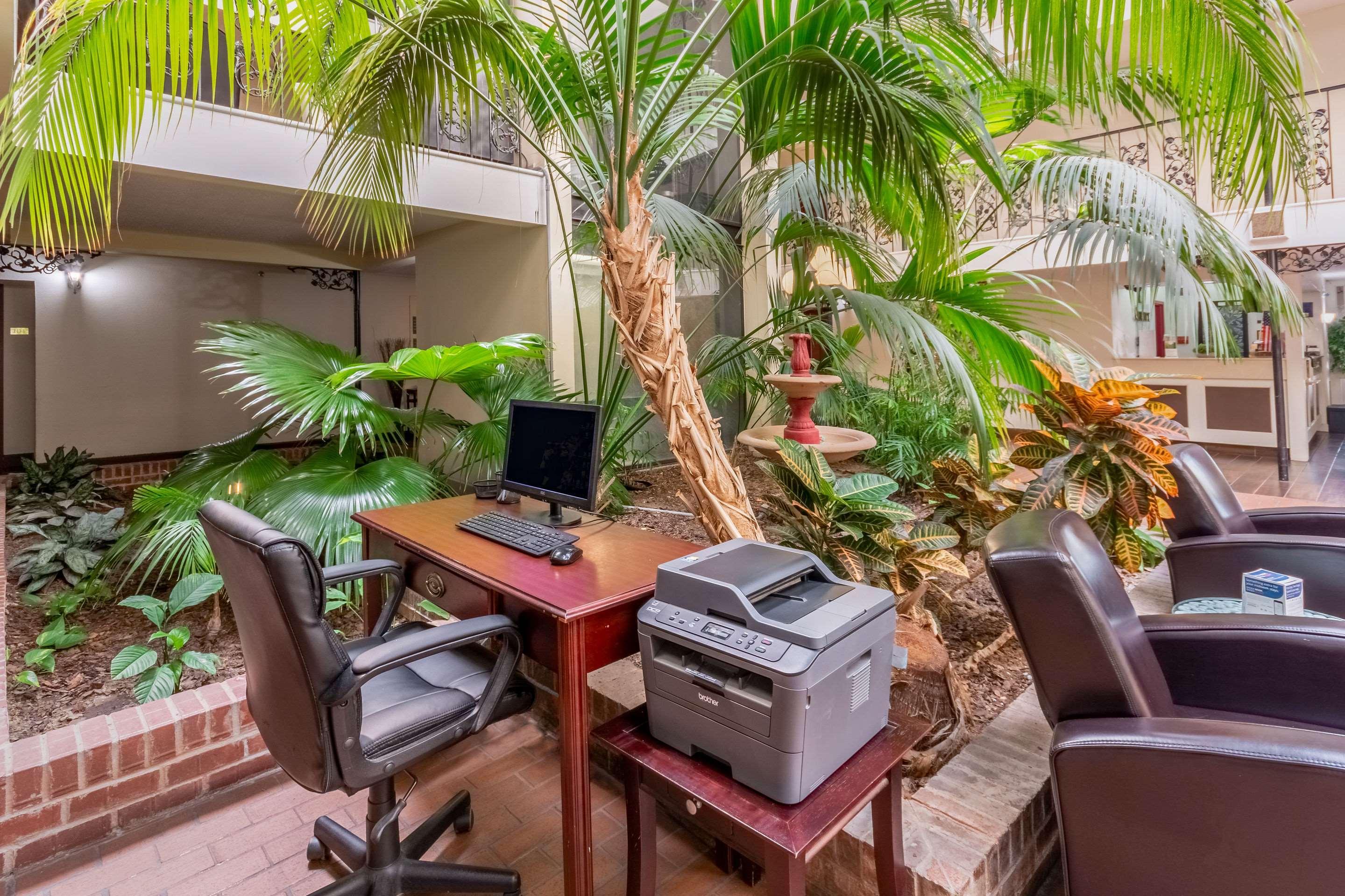 Coratel Plus Suites Wichita West Airport 외부 사진