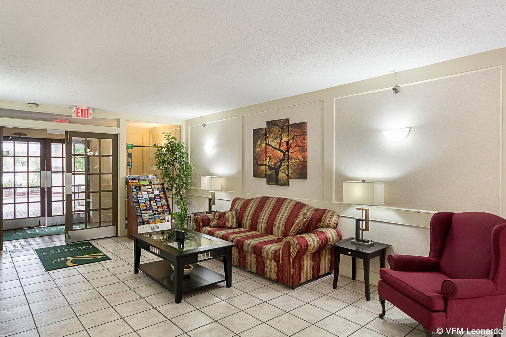 Coratel Plus Suites Wichita West Airport 외부 사진